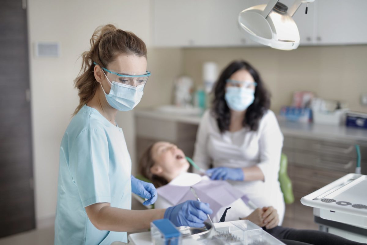Rekomendacijos dėl COVID-19 ir būtinosios odontologinės pagalbos