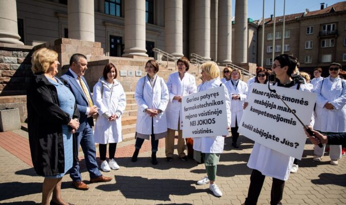Protesto akcija „Nenurenkite vaistinės chalato“